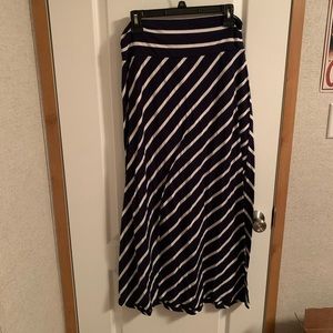 4/$20 Long skirt